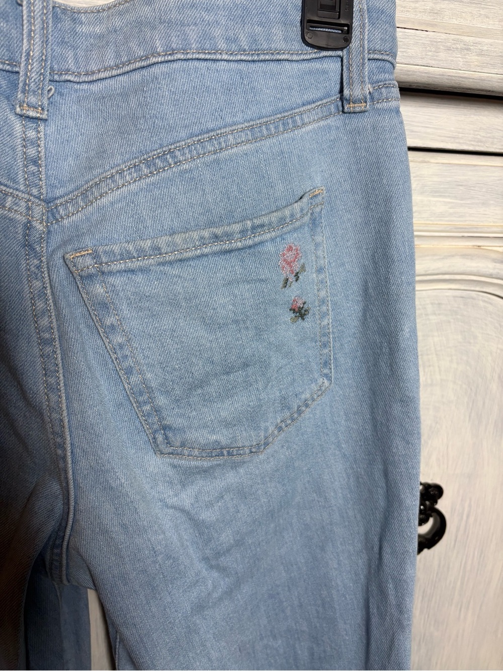 Old Navy OG Loose Light Wash Rose Embroidered Jeans Feminine Romantic Baggy - Picture 9 of 9